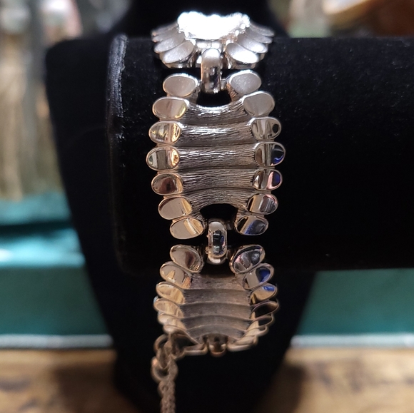 MONET Chunky Bracelet with Safety Chain - Picture 2 of 6